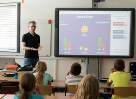Leraren riskeren celstraf als er een kind zonder verblijfsvergunning in de klas zit Leraren riskeren celstraf als er een kind zonder verblijfsvergunning in de klas zit